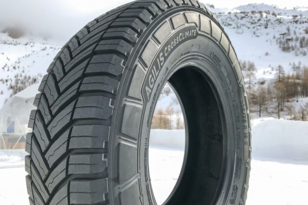 Michelin Agilis CrossClimate 215/75 R16C 113/111R